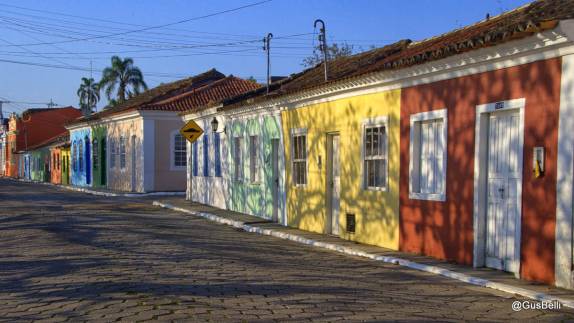 A típica e charmosa arquitetura de inspiração açoriana no Ribeirão da Ilha, no sul de Florianópolis (foto da internet)